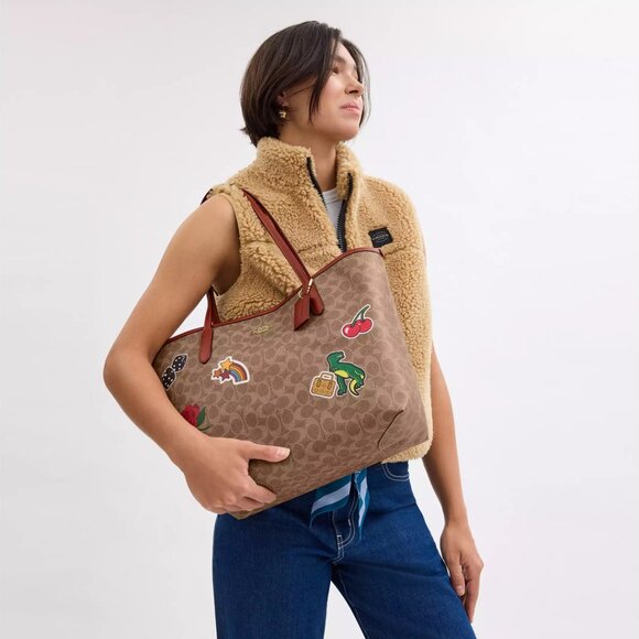 🌟Coach City Tote Bag In Signature Canvas With Sticker Print - Picture 4 of 16